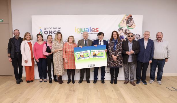 El buen trato hacia los mayores y la soledad, motivos de los cupones que la ONCE dedica a la PMP