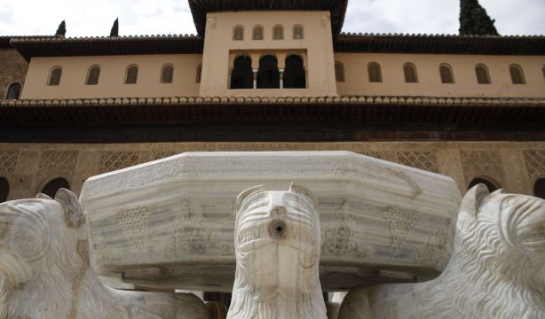 EuropaPress 2836458 alhambra granada turistas crisis coronaviru granada 18 abril 2020