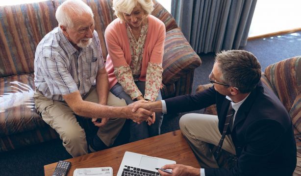 Pasos para contratar la hipoteca inversa: estos son los puntos clave de esta solución financiera. Foto: bigstock