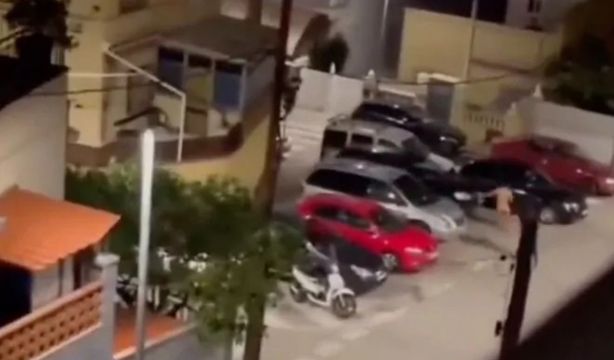 VÍDEO: Un hombre persigue al amante de su mujer con un cuchillo por las calles de Castelldefels