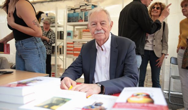 'Tres enigmas para la organización': así es la nueva novela de Eduardo Mendoza