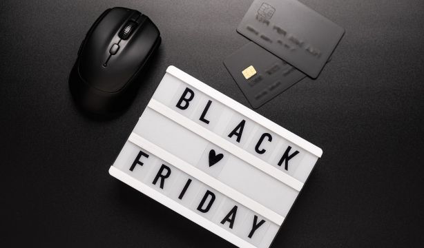La banca se suma al Black Friday con promociones que dejan fuera a los mayores menos digitalizados. Foto: bigstock