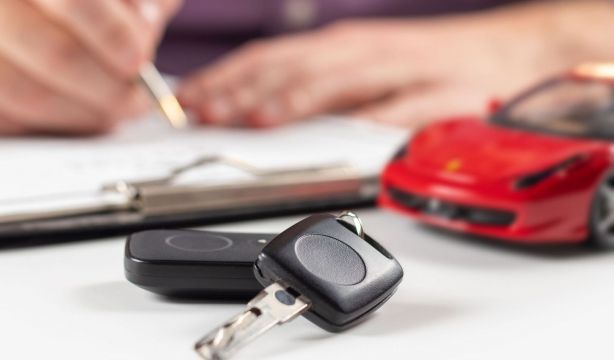 ¿Puedo conducir un coche si su titular ha fallecido?