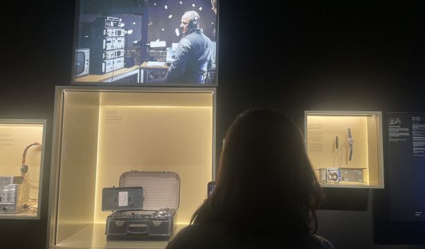 Una exposición en CaixaForum Barcelona explora la relación entre el cine y el espionaje