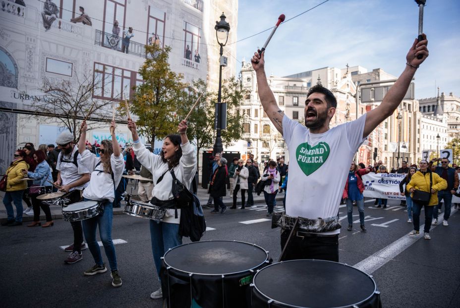 EuropaPress 5601758 batucada manifestacion memoria residentes fallecidos primera ola pandemia EuropaPress 5601758 batucada manifestacion memoria residentes fallecidos primera ola pandemia