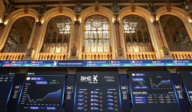 EuropaPress 5355711 panel ibex 35 palacio bolsa 27 julio 2023 madrid espana ibex 35 avanzaba 08