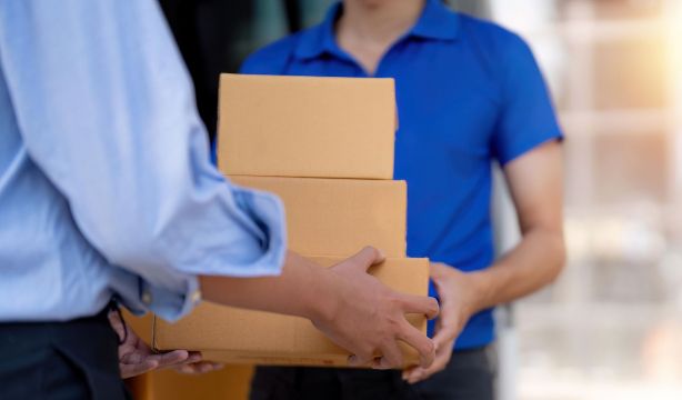 Problemas al recibir o enviar un paquete: esto es lo que tienes que hacer en cada caso. Foto: Bigstock