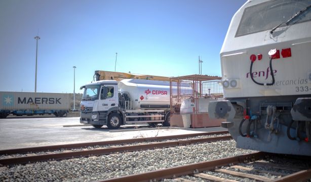 primeros 100 trayectos del transporte ferroviario español con combustible renovable
