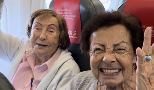VÍDEO: Ángela cumple a los 97 años su sueño de viajar a Canarias junto a su hermana