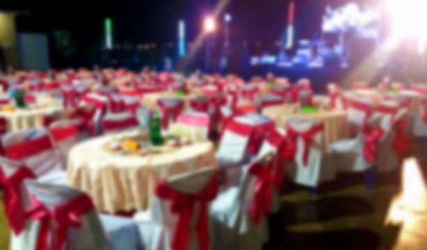 OCU denuncia "abusos" en la reserva de comidas y cenas de Navidad