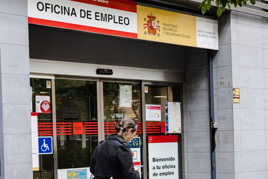 Sindicatos y patronal rechazan la reforma del subsidio de paro del Gobierno por "insuficiente" Sindicatos y patronal rechazan la reforma del subsidio de paro del Gobierno por "insuficiente"