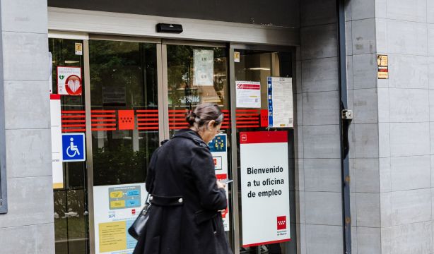 Sindicatos y patronal rechazan la reforma del subsidio de paro del Gobierno por "insuficiente"