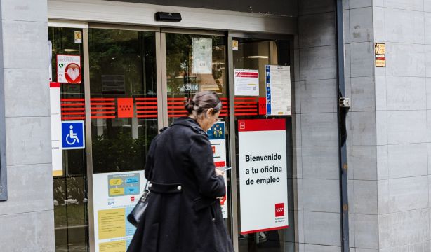 Sindicatos y patronal rechazan la reforma del subsidio de paro del Gobierno por "insuficiente"