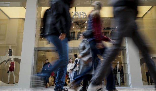 EuropaPress 4849818 varias personas caminan delante nueva macrotienda zara boulevard austria