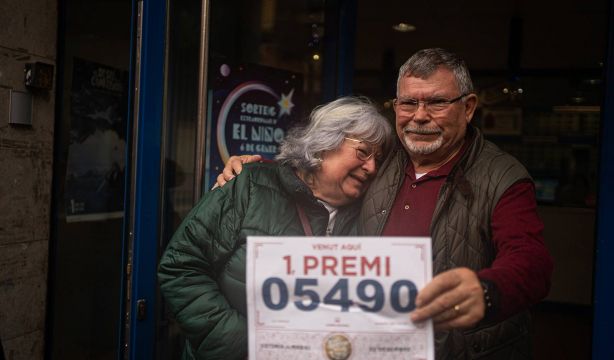 En esto gastarían el dinero los españoles si ganan la Lotería de Navidad
