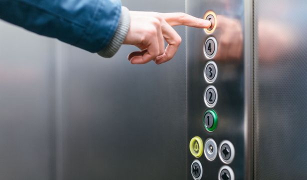 Una sentencia del Supremo evita que se cobre el ascensor a vecinos que no votaron a favor