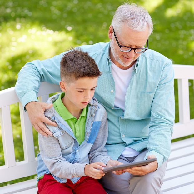 Abuelos cada vez más involucrados en la educación de sus nietos