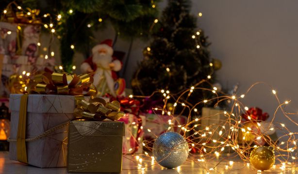 ¿Cómo evitar accidentes con la decoración de Navidad? Foto: BIgstock