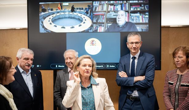 Nuevo triunfo de los mayores: el Gobierno prohibirá las comisiones por operar en ventanilla. Foto: EuropaPress