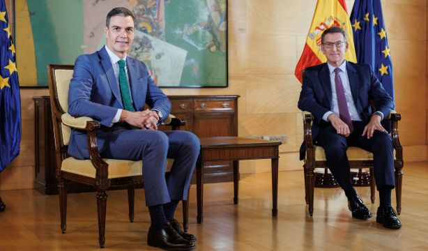 Feijóo acepta reunirse con Sánchez el viernes y le envía diez puntos para tratar en el encuentro