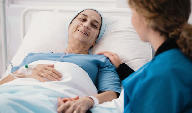 Pacientes con cáncer en fase final exigen más información sobre cuidados paliativos