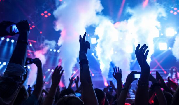 ¿Te pueden echar de una discoteca por ser demasiado mayor?