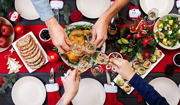 Una mujer cobra a su familia la cena de Navidad: "Si no pagas antes, no vas a venir"
