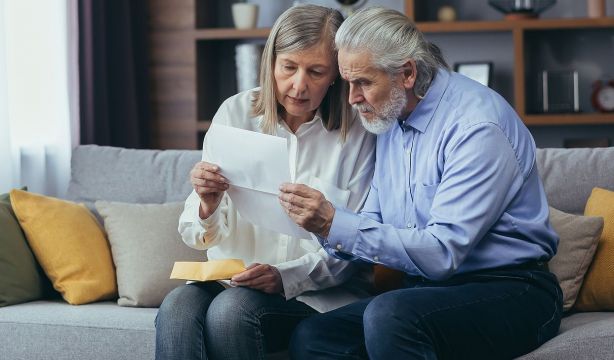 Piden que atender mal a los mayores en la banca suponga una infracción grave sancionable