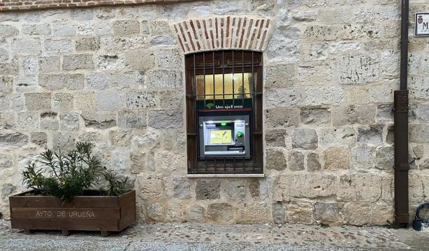La banca no cumple con el medio rural: Unicaja cierra el único cajero que tiene el pueblo de Ureña