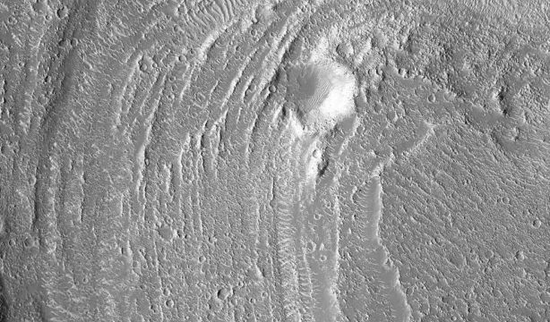 La NASA encuentra grandes surcos tallados por el agua en Marte