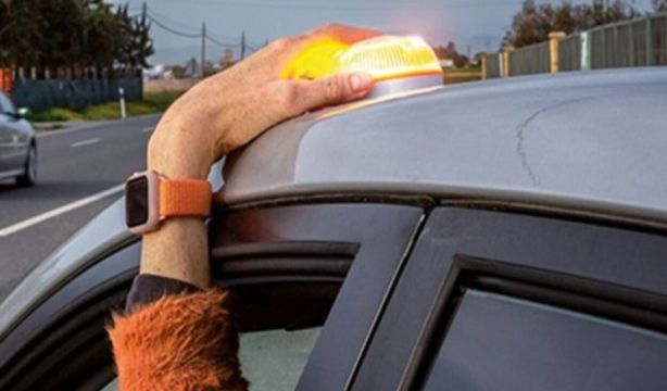 La DGT ya envía la ubicación de los vehículos averiados con la nueva luz de emergencia