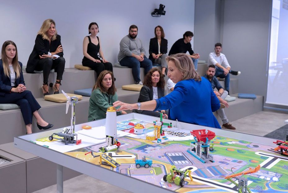 LaCabina (Telefónica) atrae a más de 1.700 empresas e instituciones en su primer año (Página web de Telefónica) LaCabina (Telefónica) atrae a más de 1.700 empresas e instituciones en su primer año (Página web de Telefónica)