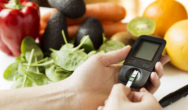 Cuidar la cena es clave para regular el nivel de glucosa del día siguiente, sobre todo en diabéticos