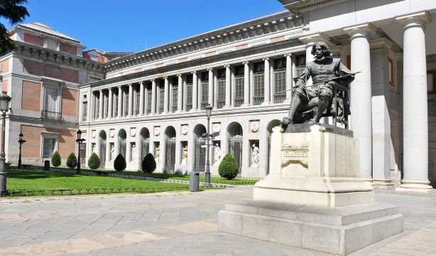 El Museo del Prado consigue un nuevo récord de visitantes en 2023 (Bigstock)