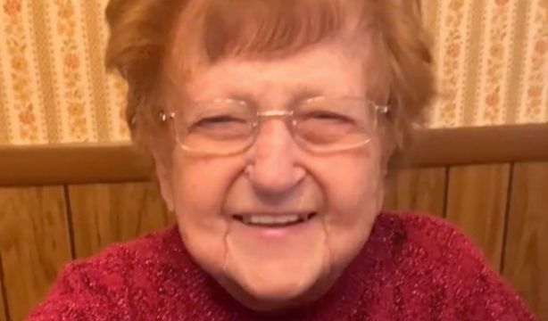 VÍDEO: Una mujer de 93 años sorprende con el resumen de sus citas del último año. Foto: TikTok