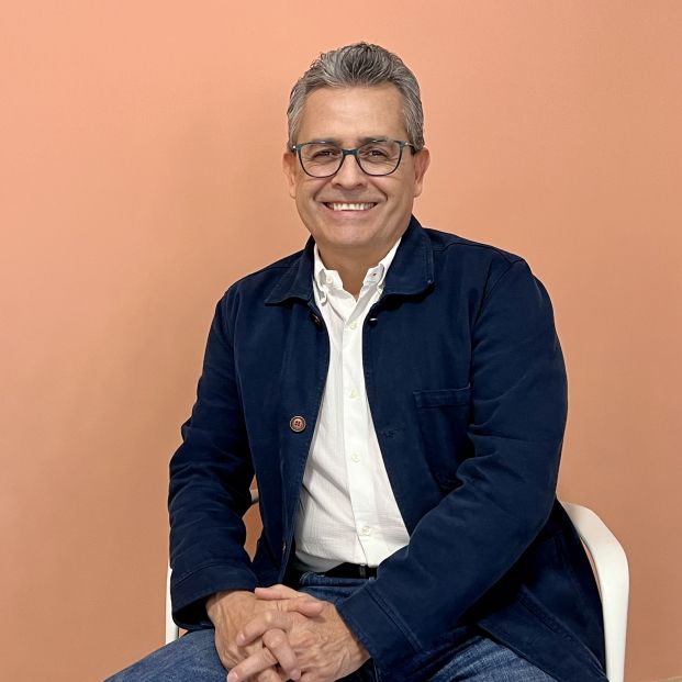 Alfredo Bohorquez vertical neutro