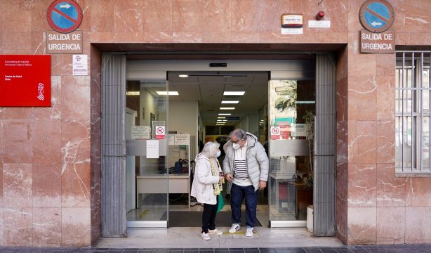 Mascarillas: mientras Gobierno y CCAA se deciden, los expertos aconsejan a los mayores usarlas