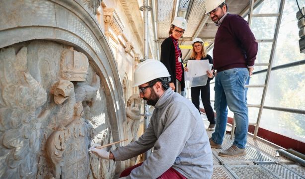 El pilar de Carlos V de la Alhambra lucirá restaurado en primavera