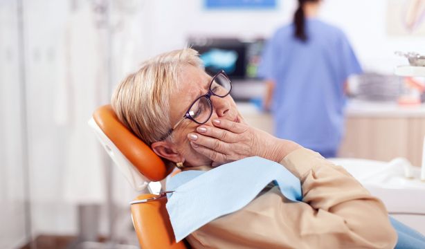 El dentista podría ayudar a detectar el alzhéimer años antes de que aparezcan los síntomas (salud bucodental)