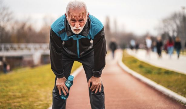 Desvelan la causa del cansancio que sufren los pacientes de Covid persistente