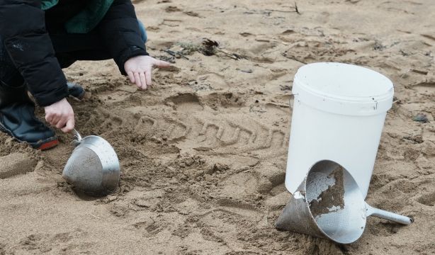 Bruselas advierte de que los pélets amenazan el mar y la pesca