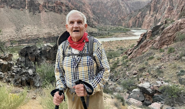 Un español de 92 años bate el récord Guinness al cruzar a pie el Gran Cañón del Colorado