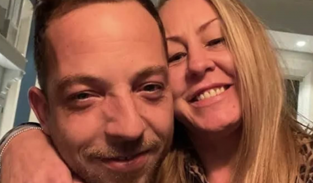 El cantante James Morrison encuentra a su mujer muerta en su casa