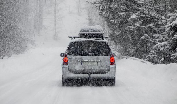 La DGT recuerda qué significan los cuatro colores de la nieve