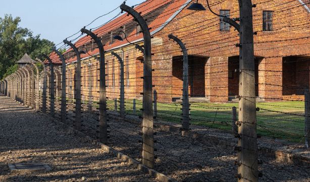 Peter René Pérez, superviviente del Holocausto, relata su "huida de los nazis" en una conferencia