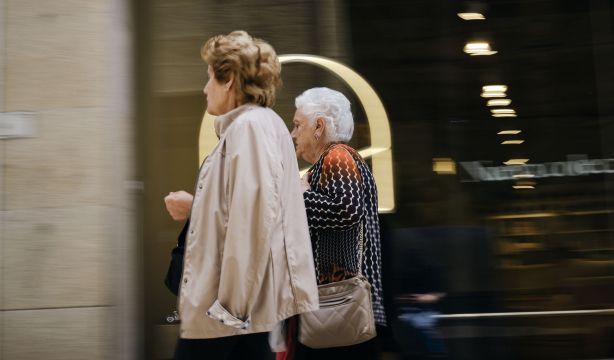 Tarjeta para mayores en Castilla y León: cómo obtenerla y qué descuentos ofrece