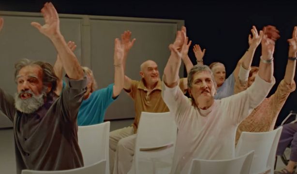 'Moríos', la obra de teatro que habla de la vejez sin eufemismos ni tabúes. Foto: YouTube