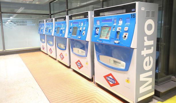El Metro de Madrid alerta de una nueva estafa: no están regalando abonos por un año