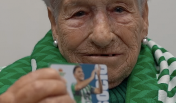 La emotiva sorpresa del Real Betis a una aficionada de 91 años