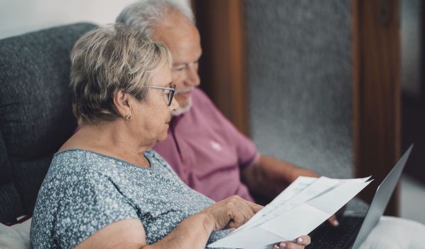 La banca sigue 'castigando' a los mayores: ahora con los depósitos y cuentas de ahorro remuneradas. Foto:bigstock